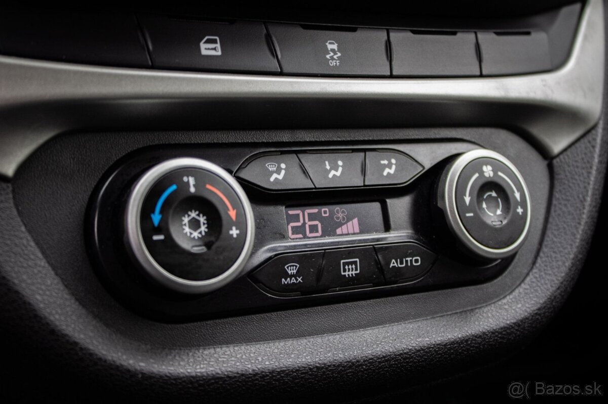 Lada Vesta SW Cross 1.6 MPI, 75kW, M5 - 17