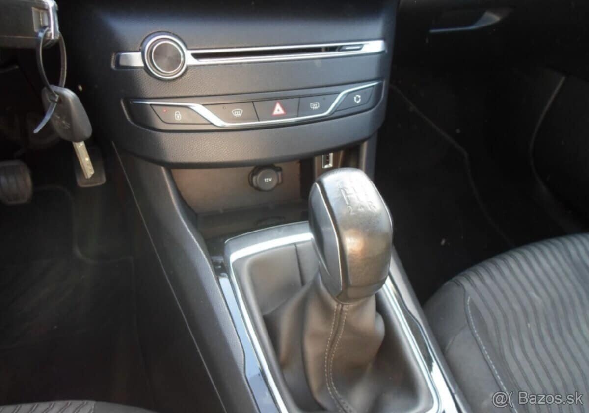 Peugeot 308 SW 1.2 e-THP Panorama - 17