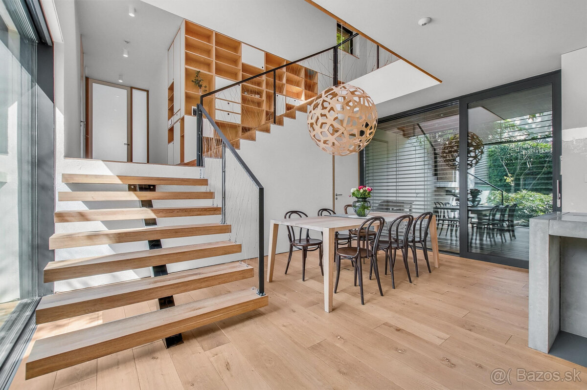 Moderný dom ukrytý za nenápadným vizuálom z ulice - 17