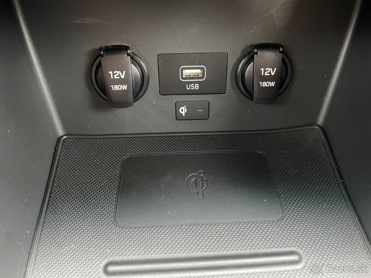 Hyundai i30 Com. 1.6CRDi ČR SMART+ 1.maj - 17