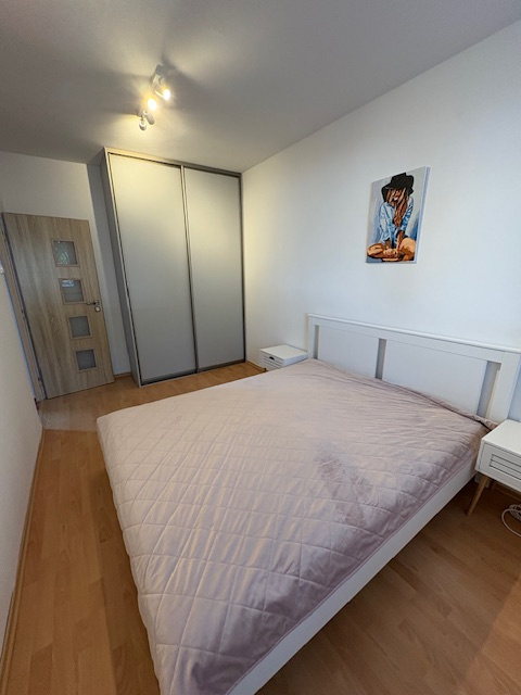 Kompletne zariadený 2-izbový byt Tilgnerova komplet 800,-Eu - 17