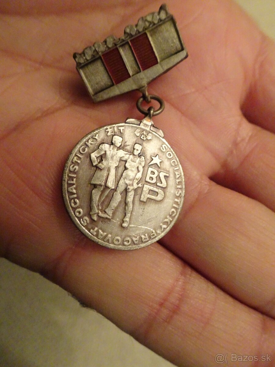 Predám rôzne odznaky, aj Brigáda socialistickej práce. - 17