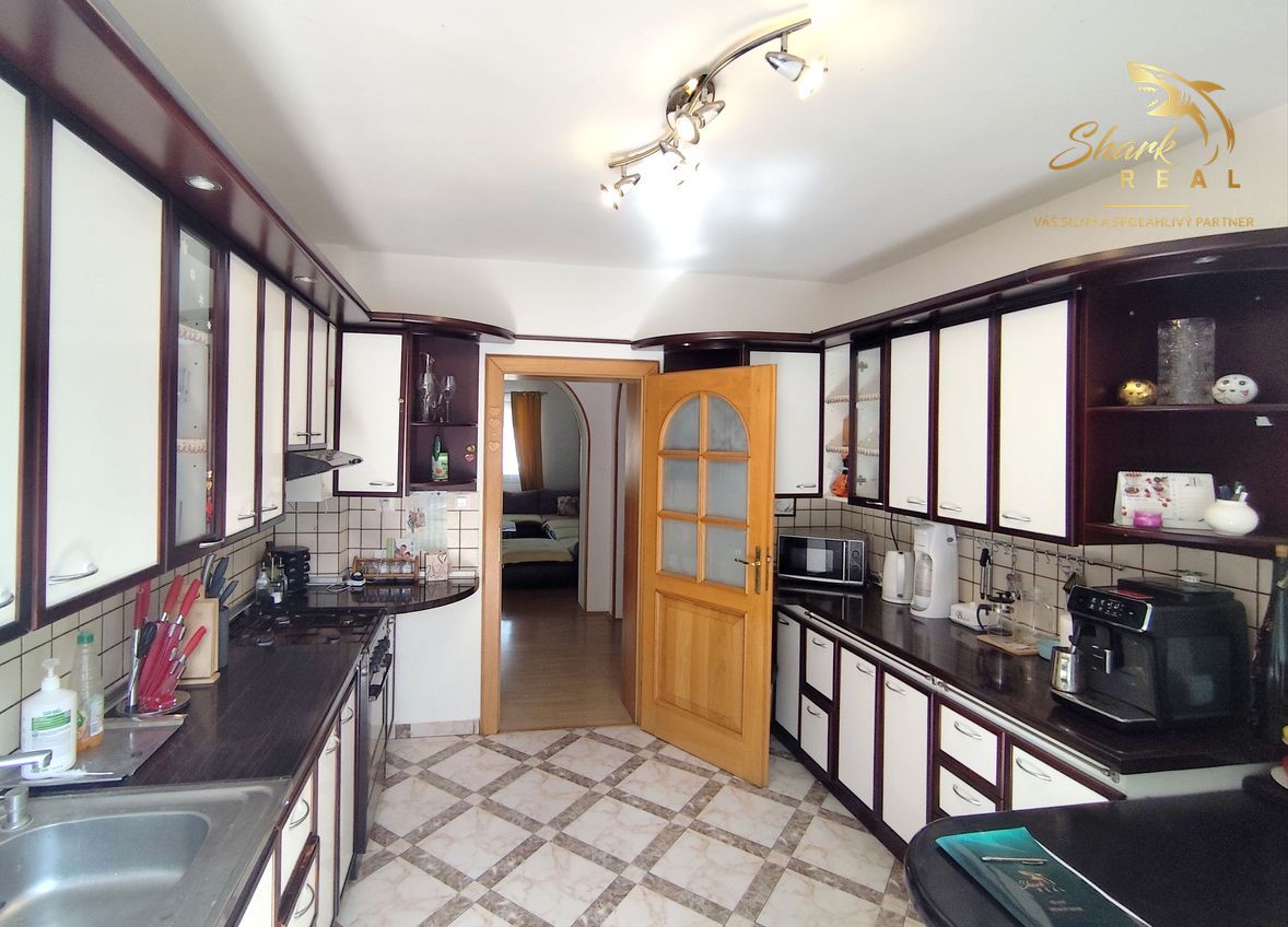 REZERVOVANÉ - Nová cena Výnimočný dvojgeneračný dom na pred - 17