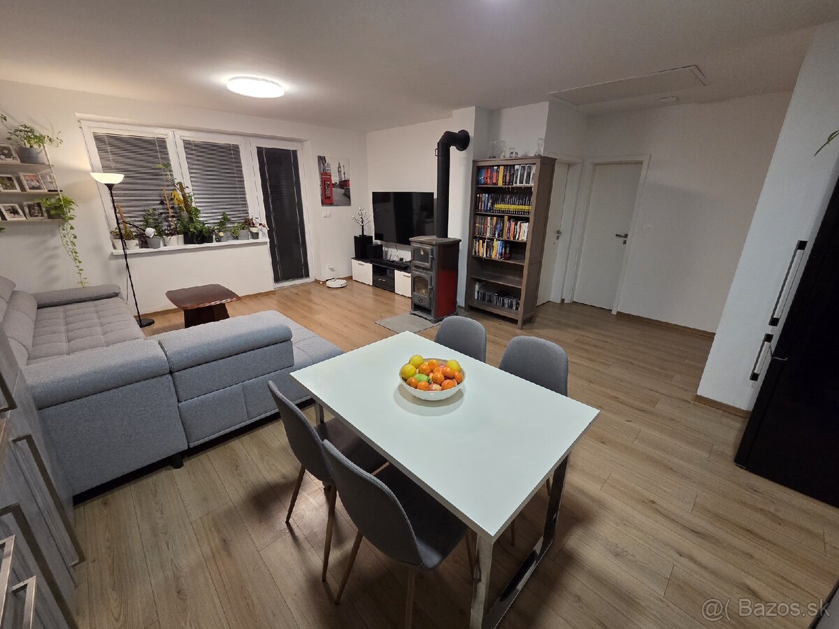 3.-izbový dom v obci Macov - 17