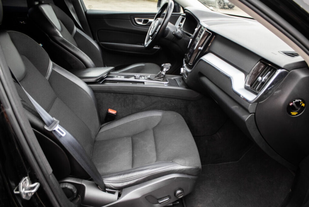 Volvo XC60 D4 Momentum, 140kW (2019) - 17