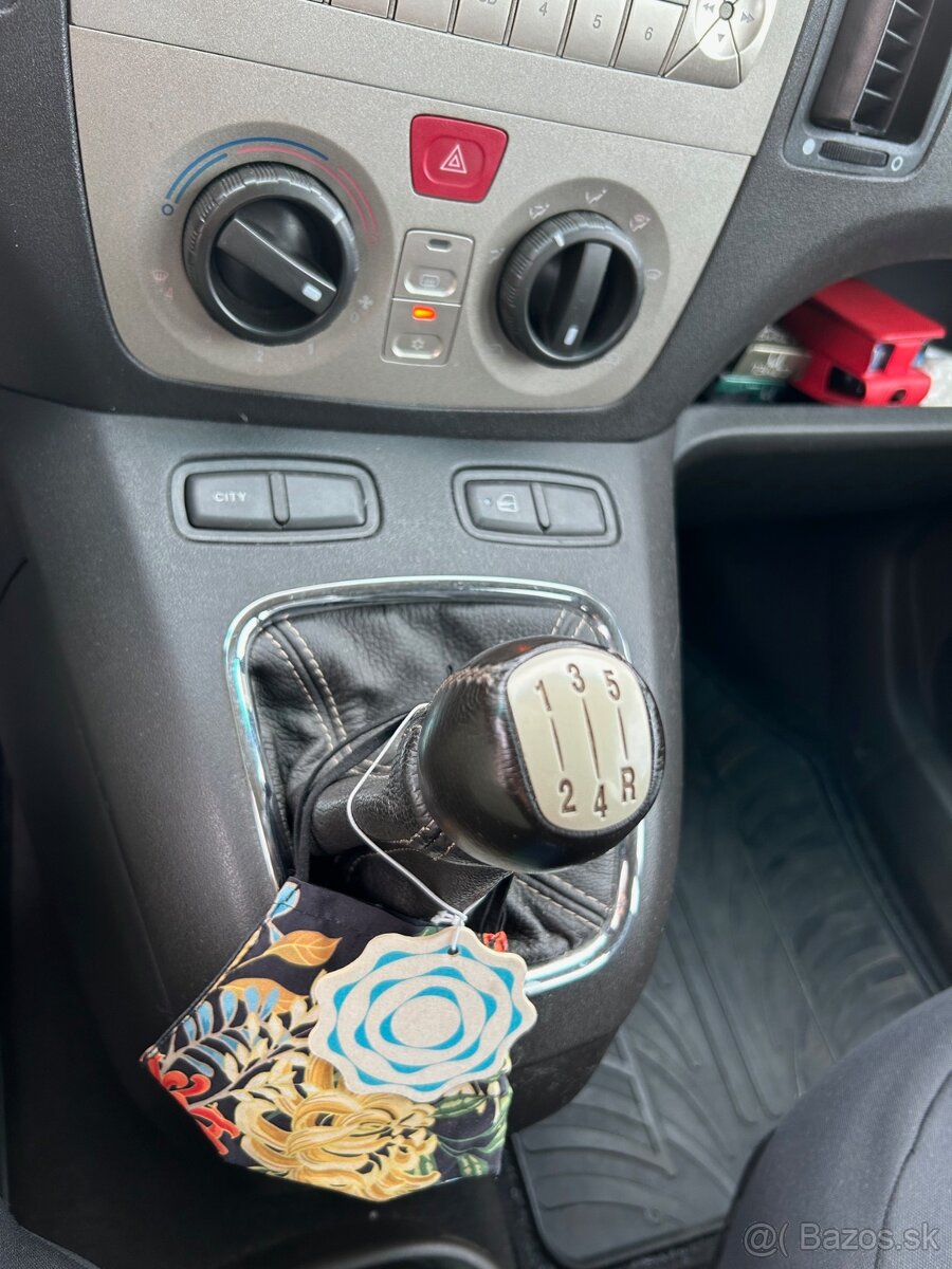 Lancia Musa 1.3 JTD MultiJet 90 Oro - 17