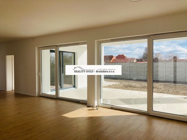 Moderný rodinný dom v obci Veľké Blahovo, Cena : 259 000,-EU - 17