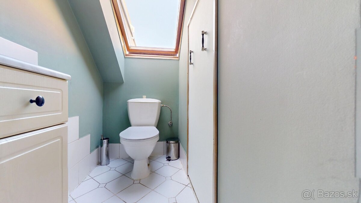 3 izb. PODKROVNÝ BYT PRI HRADE - Tvarožkova ul.- Staré Mesto - 17