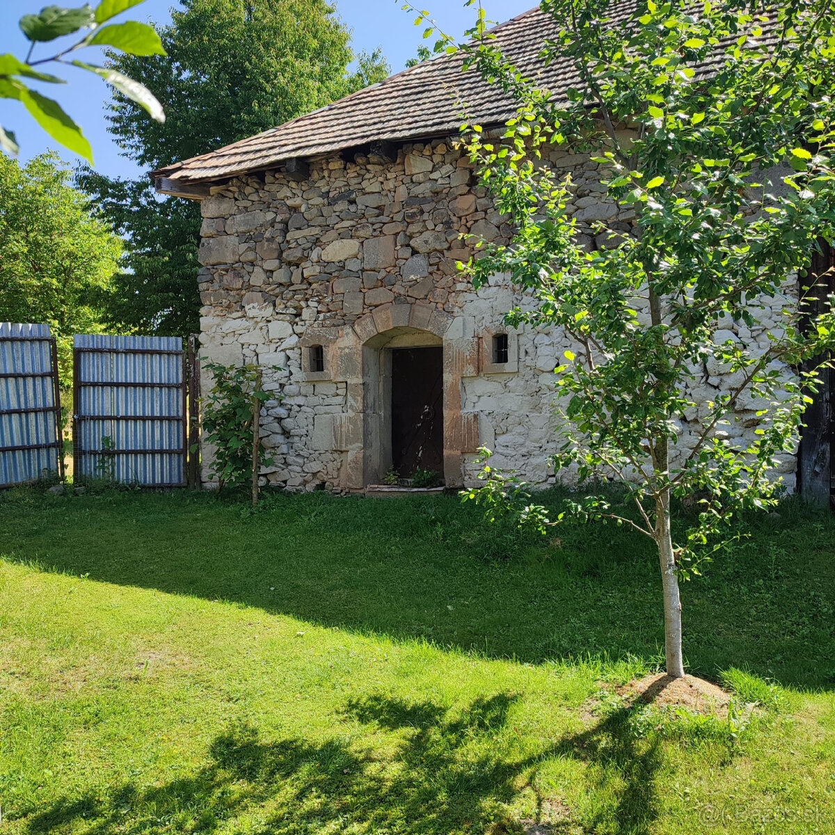 FINREA│Rodinný dom s veľkým pozemkom – Veľký Lom, okres Veľk - 17