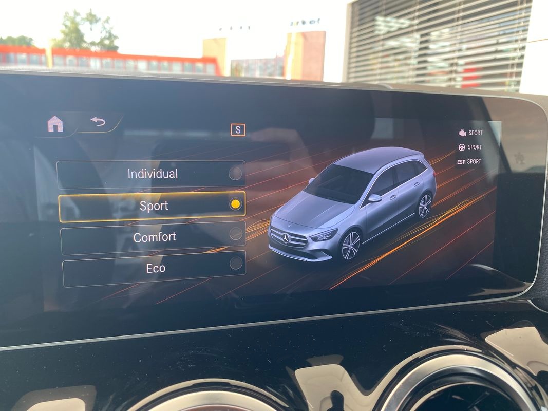 Mercedes - Benz B 200d 110kW AMG Line AT/8 - 17