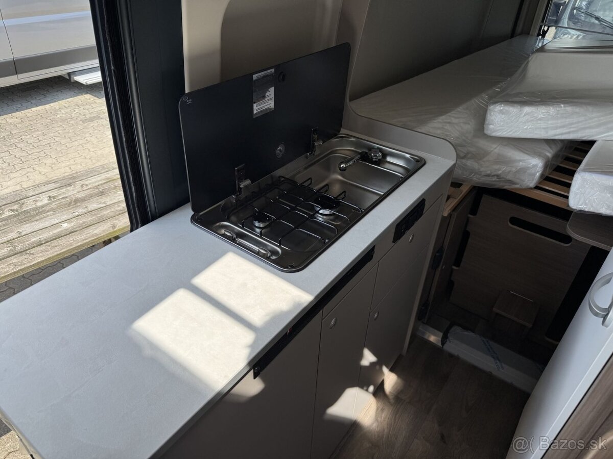 CamperVan s otvárateľnou strechou CARADO CV640 Novy Automat - 17