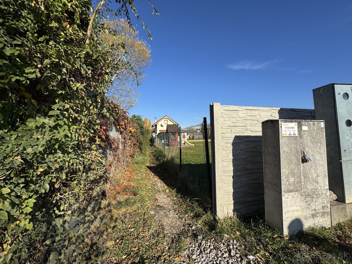 Záhrada 626 m2 v peknej lokalite v Rači na Žabom Majeri za s - 17