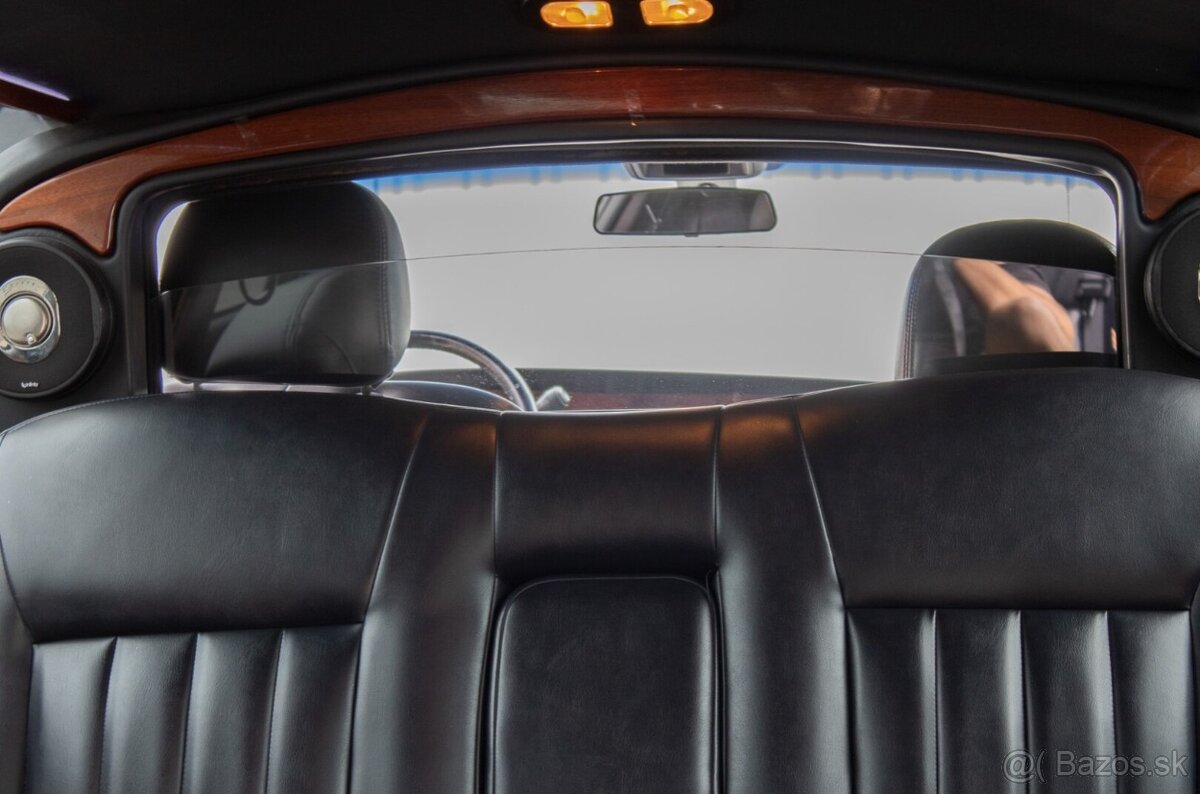 LINCOLN TOWN CAR LIMOUSINE - 17