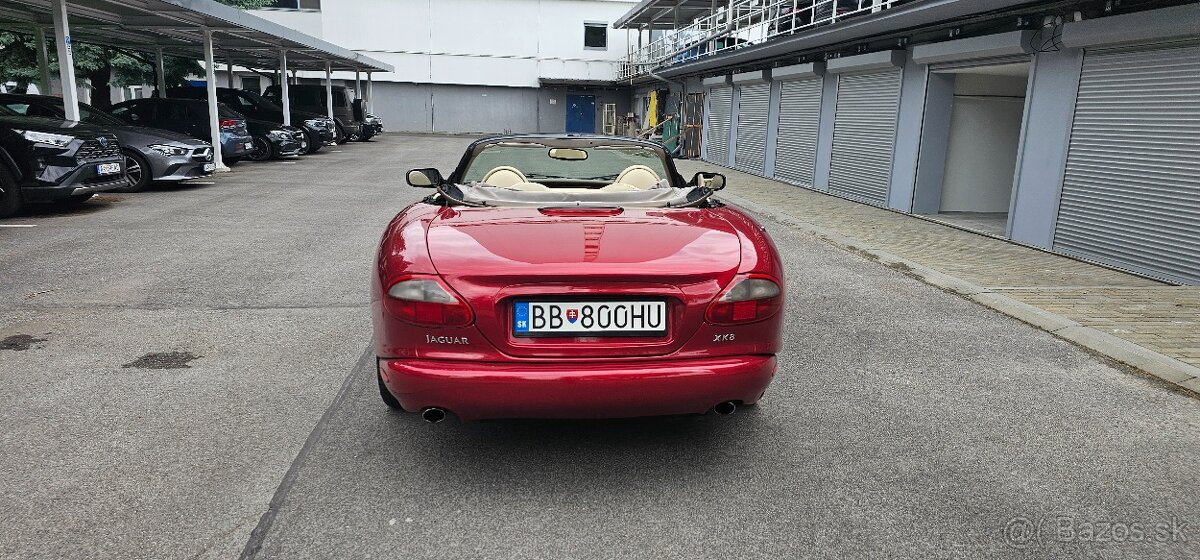 Jaguar XK8 V8 Convertible - 17