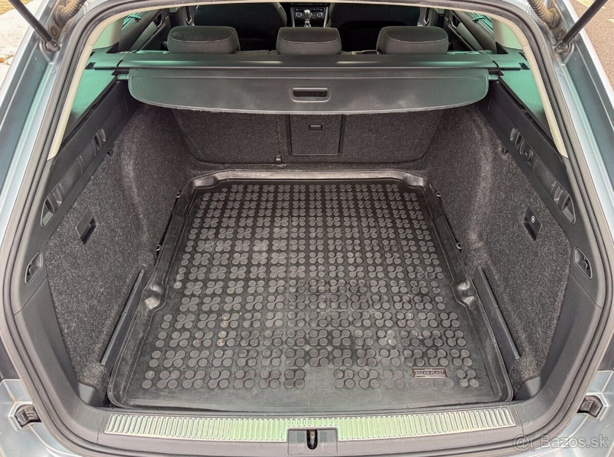 Škoda Superb Combi 1.6 TDI Ambition DSG - 17