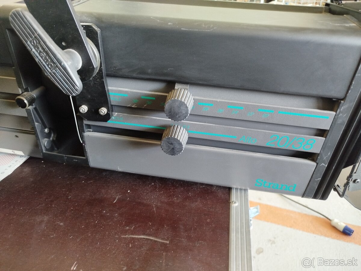 Predám Fresnel - divadelné reflektory Strand Lighting Cadenz - 17