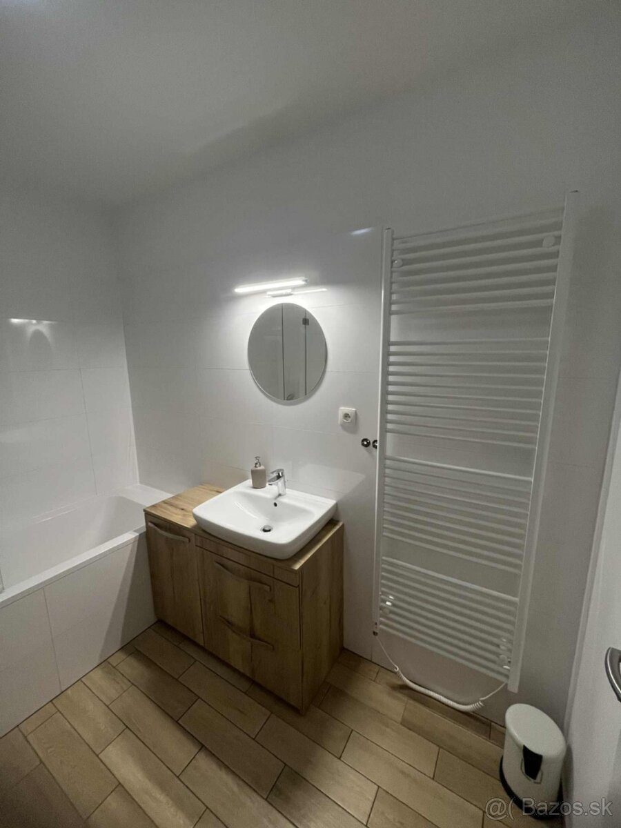 Moderný 2-izbový kompletne zariadený byt s loggiou a parkova - 17