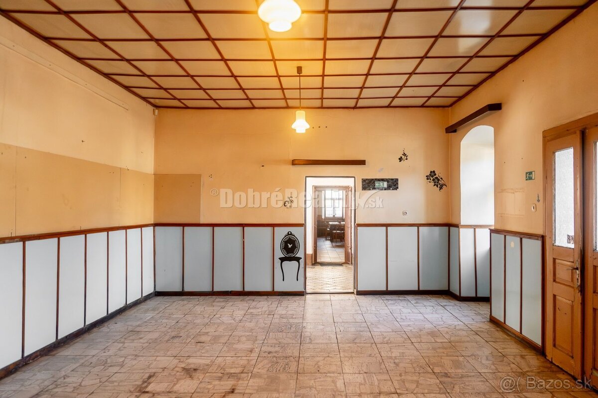 PREDAJ: Historický hostinec pod Muránskym Hradom, 1102 m2, M - 17