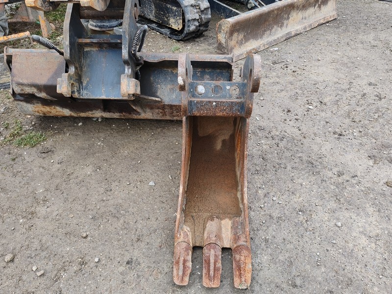 KOMATSU PC35MR-5 - pásový minibáger - 17