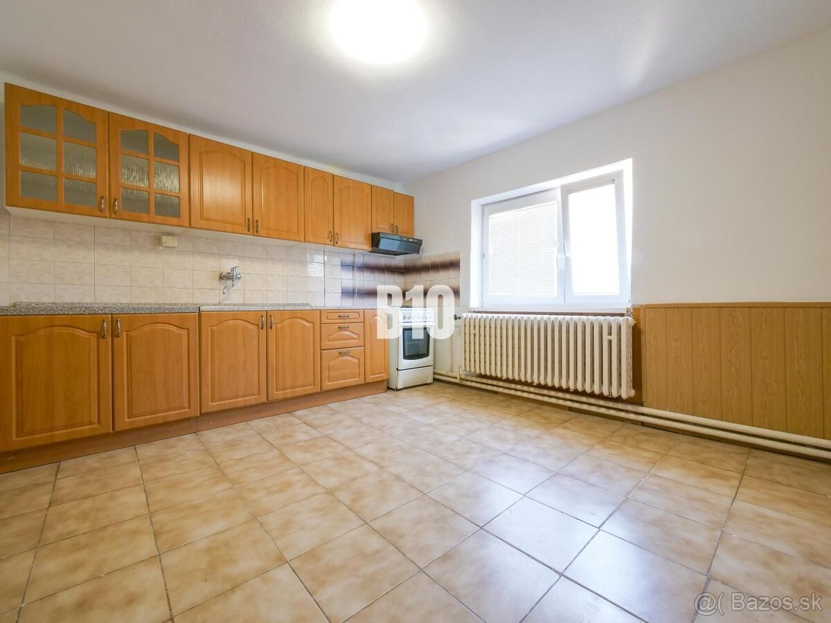 REZERVOVANÉ Čiastočne zrekonštruovaný 4 izbový rodinný dom - - 17