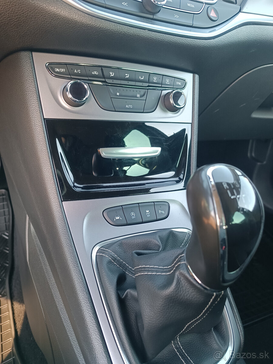 Opel Astra K Sports Tourer 1.6 CDTI EcoFlex – kamera, ťažné - 17