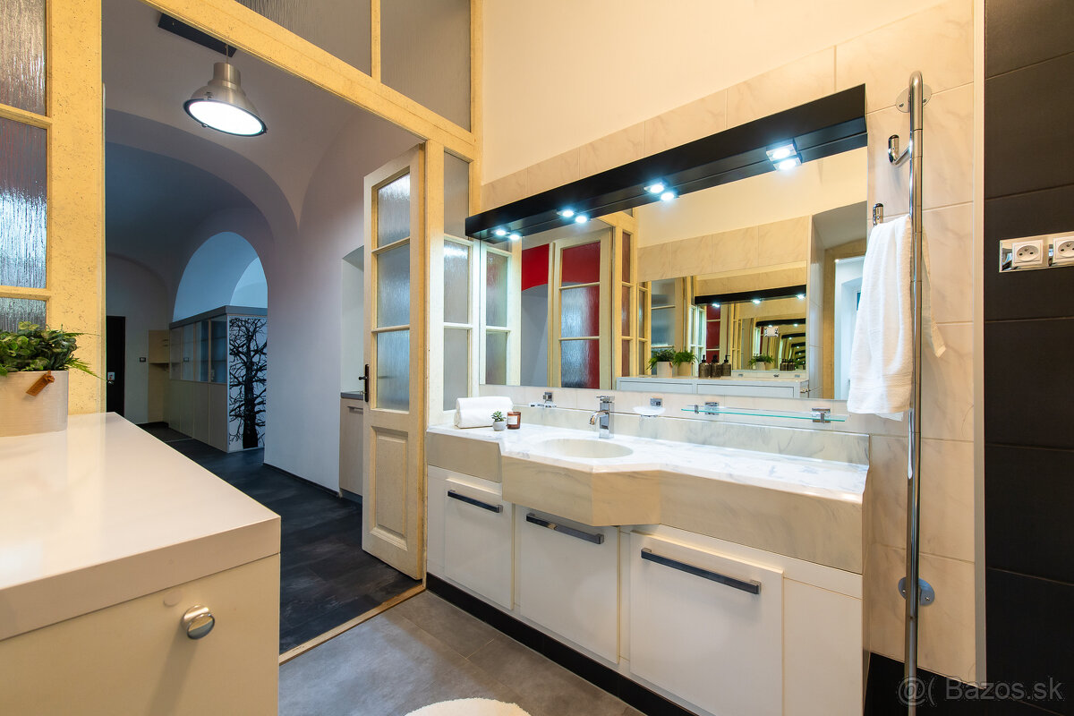 Na predaj 2 izbový byt, centrum - Košice, Hlavná - 17