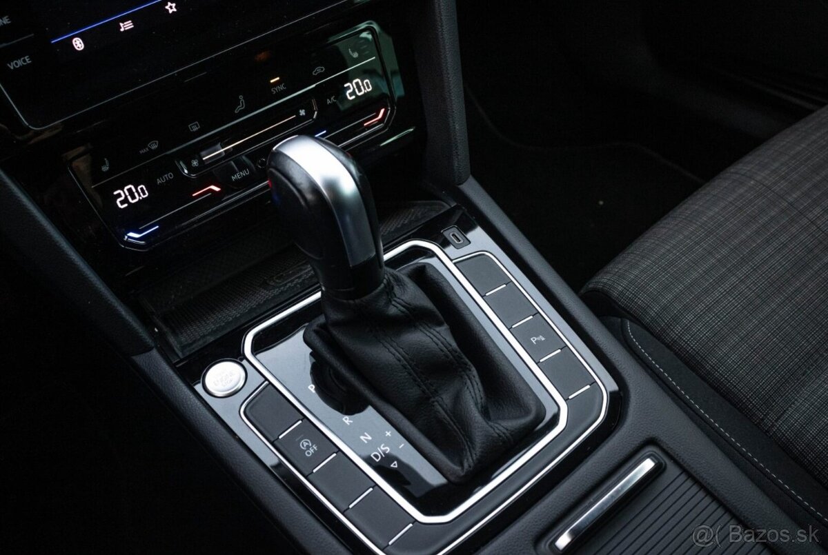 Volkswagen Passat Variant 2.0 TDI Elegance DSG - 17