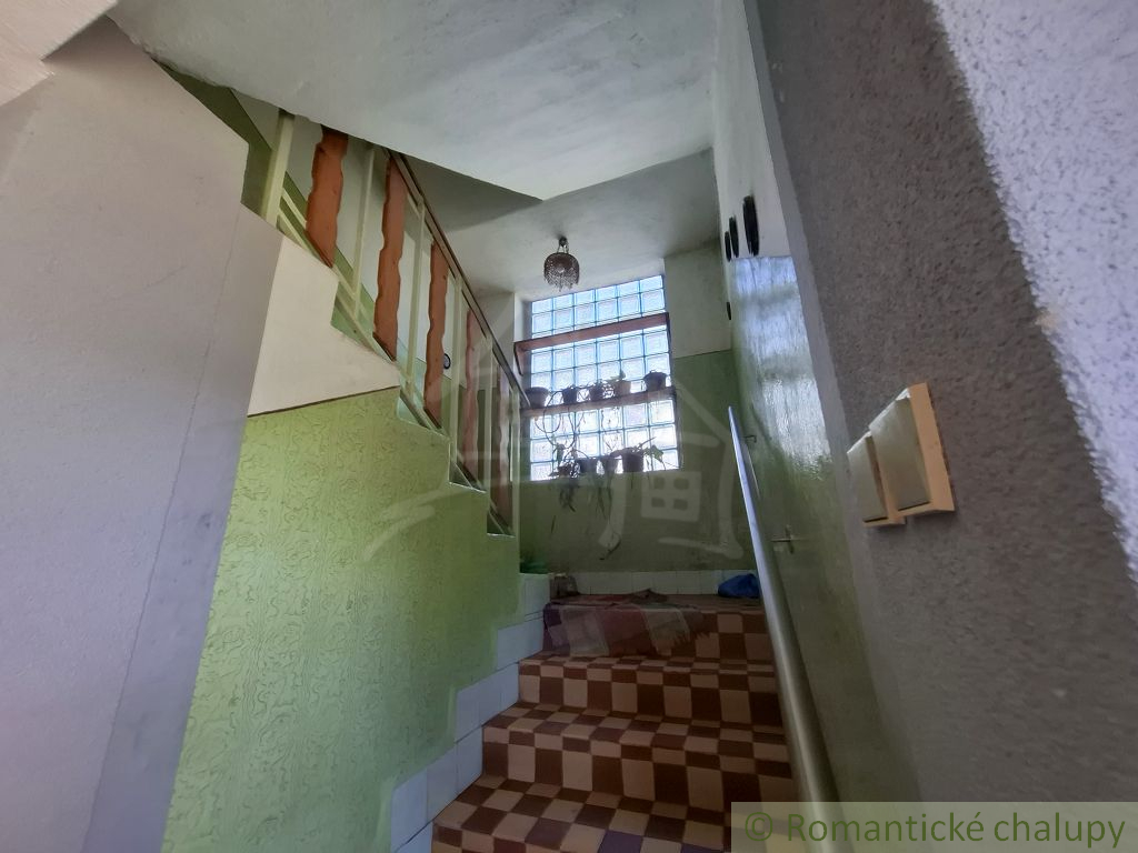 Ideálne rodinné bývanie s potenciálom v Lovinobani - 17