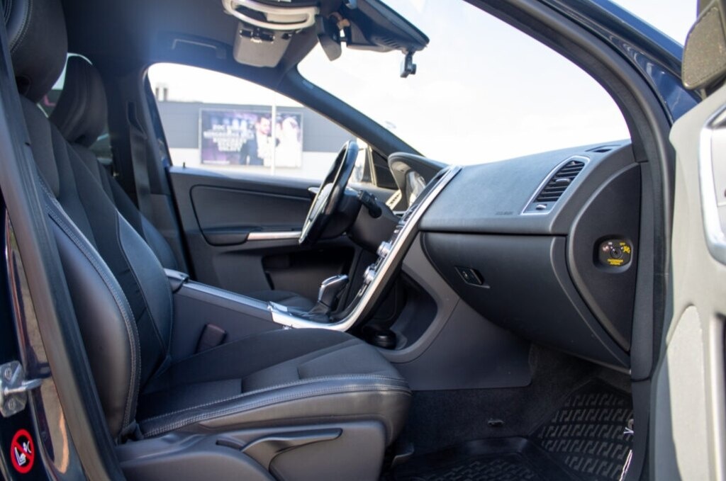 VOLVO XC60 (2015) - 17