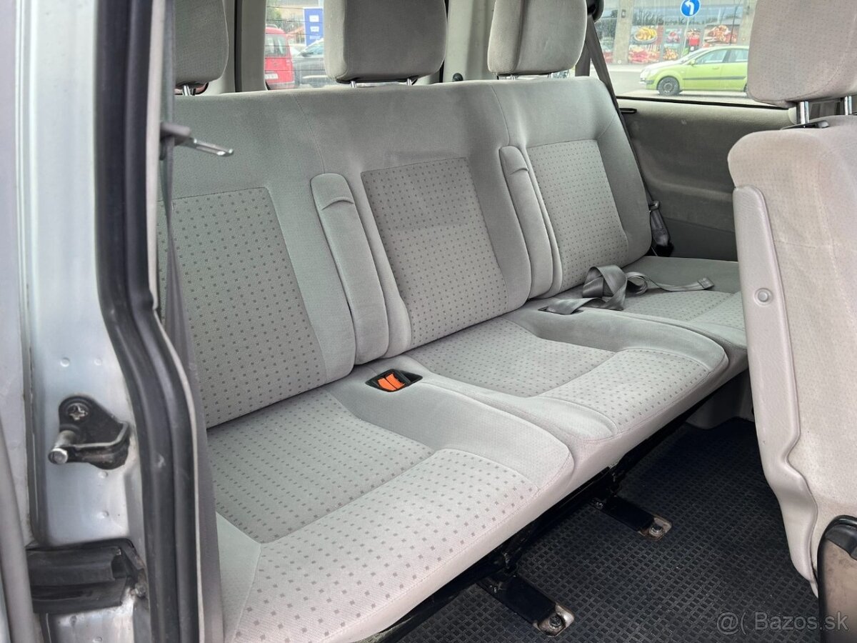 Volkswagen Caravelle 2.5 TDi 9 míst digi klima TZ - 17