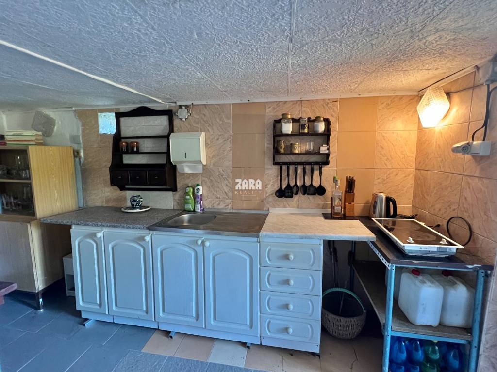 Košice - Sever, Kalvária, Račí potok III, Chata so záhradou - 17