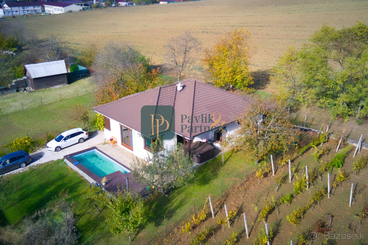 Predaj krásny zariadený 4 izbový rodinný dom, bazén, 760m2 p - 17