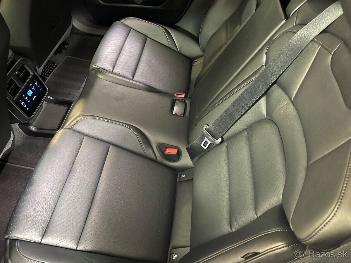 PORSCHE Taycan Cross Tourismo 4 - 17