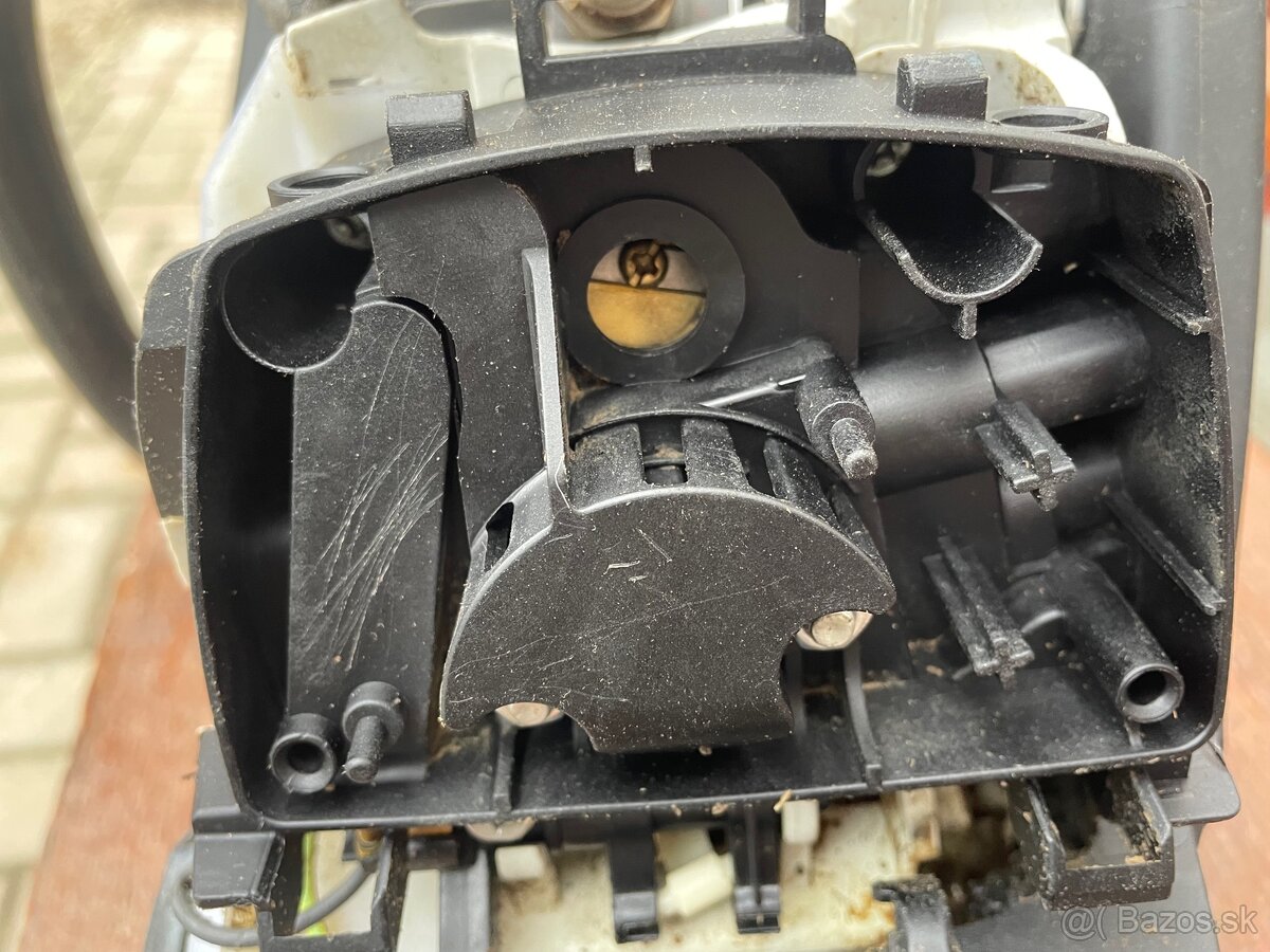 Predám motorovú pilu STIHL MS 211C - 17