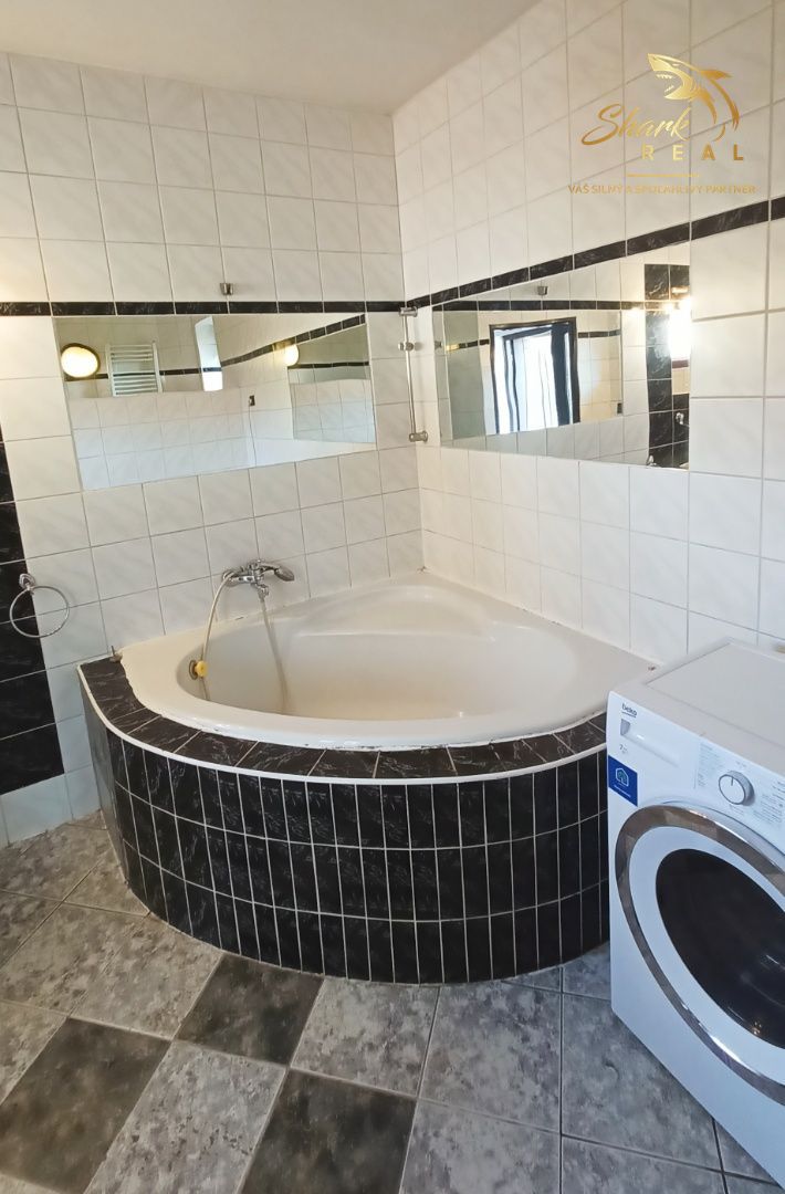 REZERVOVANÉ Rodinný dom s potenciálom neďaleko Zlatých Mora - 17