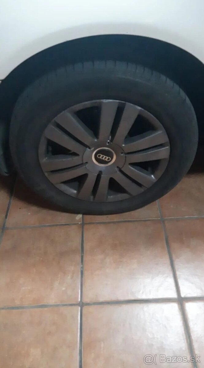 Stredové krytky - pukličky kolies AUDI . - 17