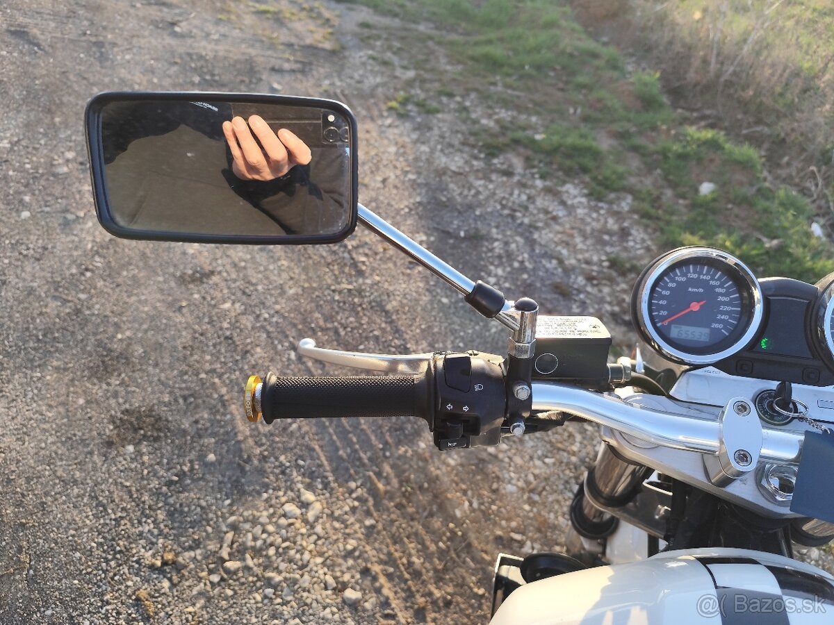 Suzuki GSX 1400 - 17