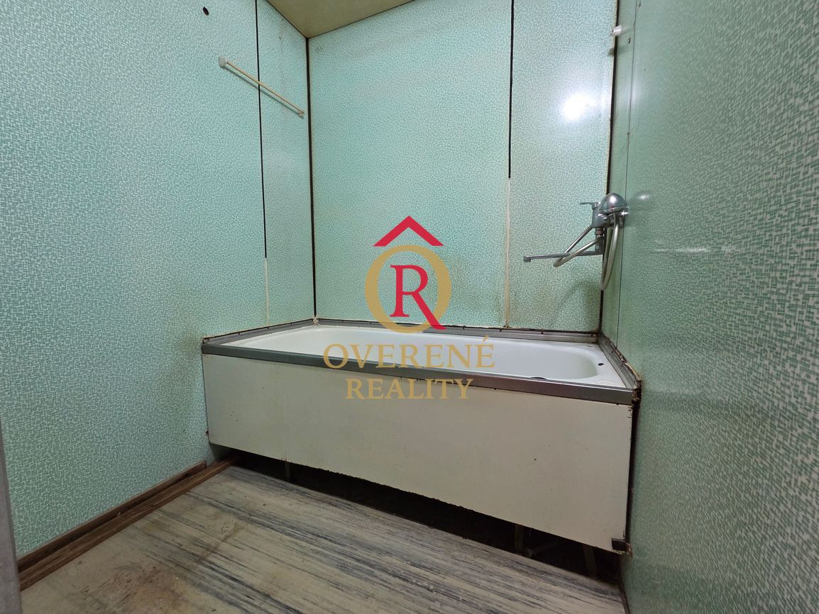 Na predaj veľký 3 izbový byt s komorou a 4 lodžiami v centre - 17