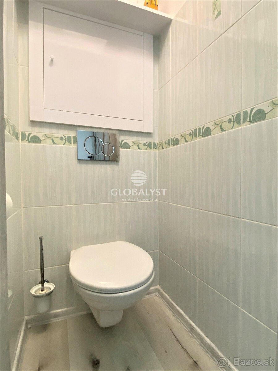 Priestranný, rekonštruovaný 3 izbový byt v centre mesta na T - 17