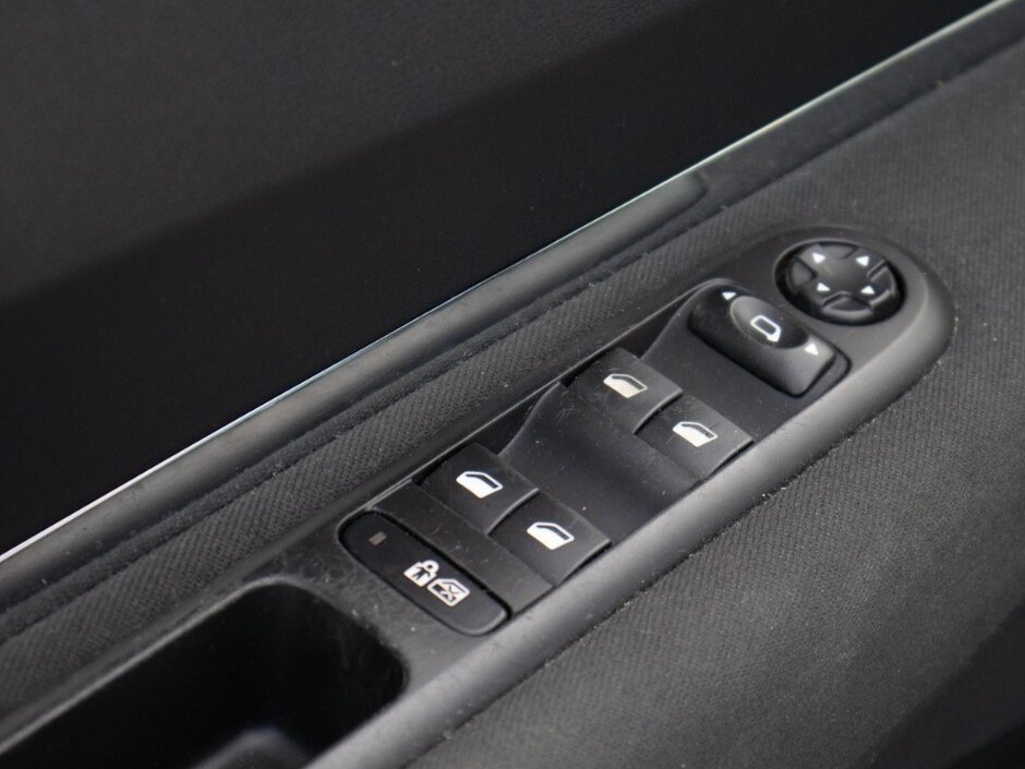 eugeot 3008 1.6 e-HDi AT6 - 17