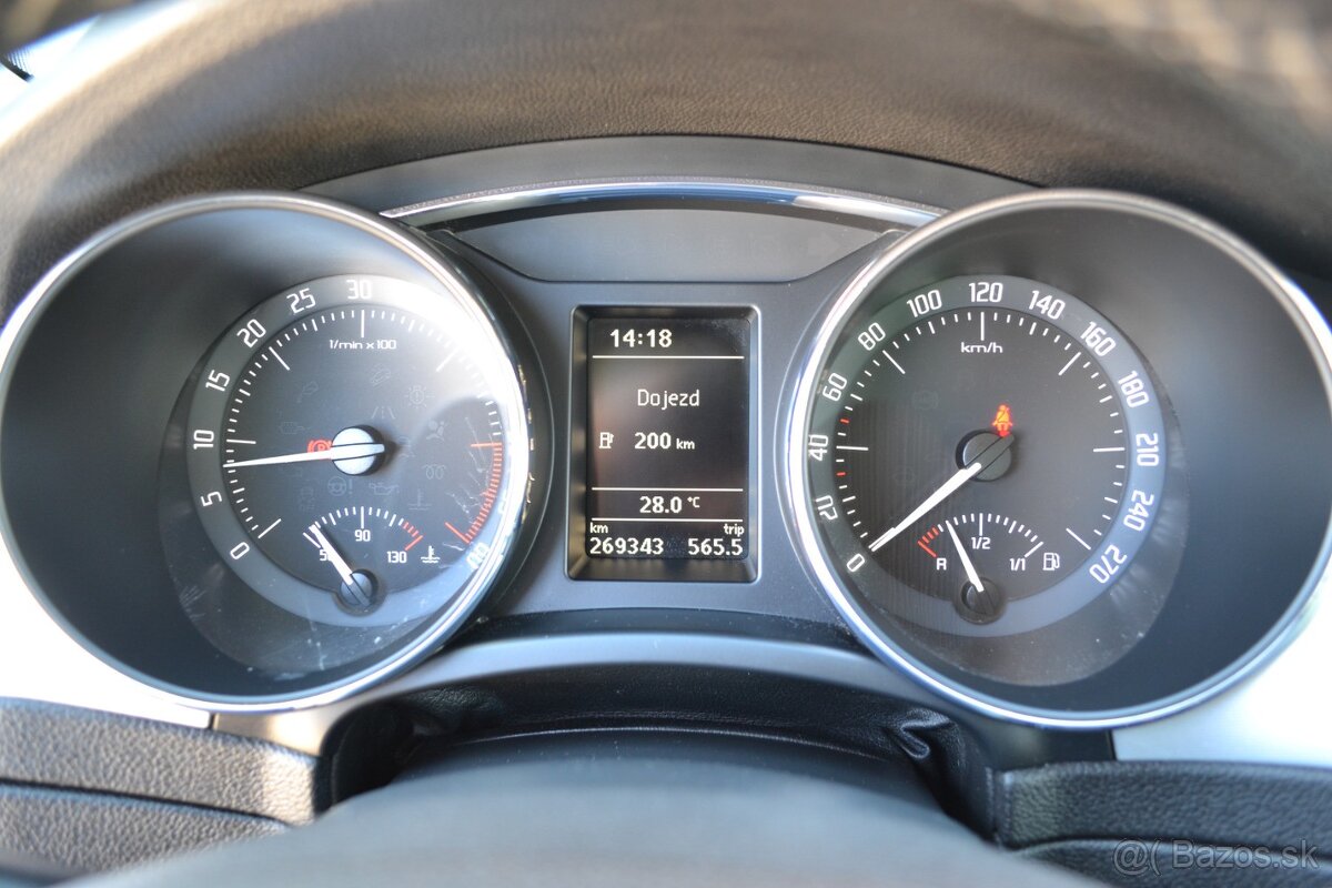 Škoda Superb Combi 2.0 TDI - 17