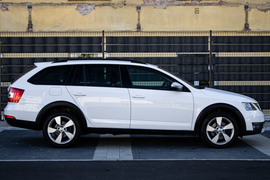 Škoda Octavia SCOUT 2.0 TDI DSG 4x4 - 17