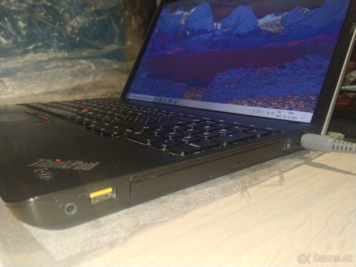 Lenovo. Intel. 15,6"LED. 500GB. Baterka dobrá. - 17