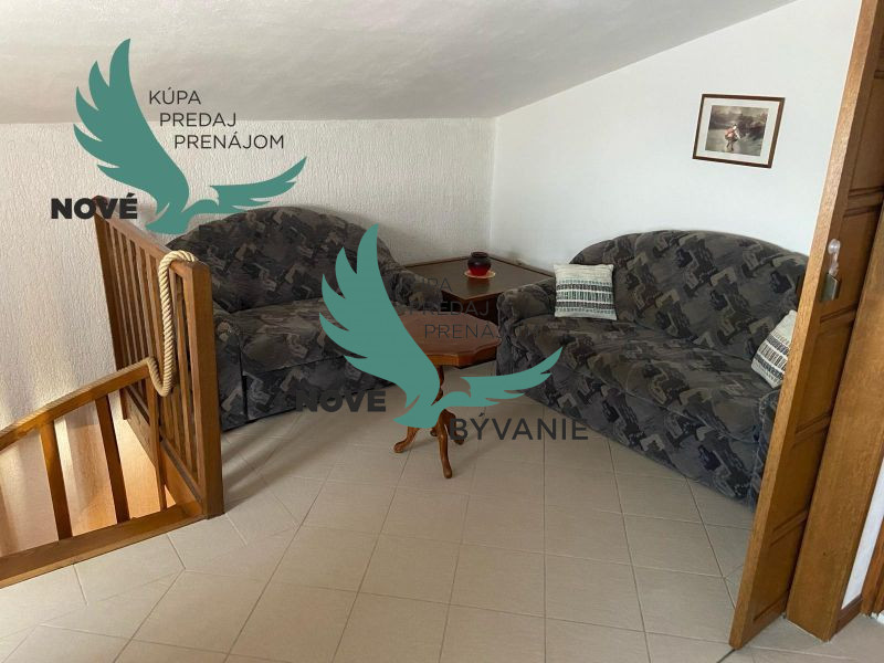 Dom s garážou na priestrannom pozemku len 300m od mora v Cho - 17