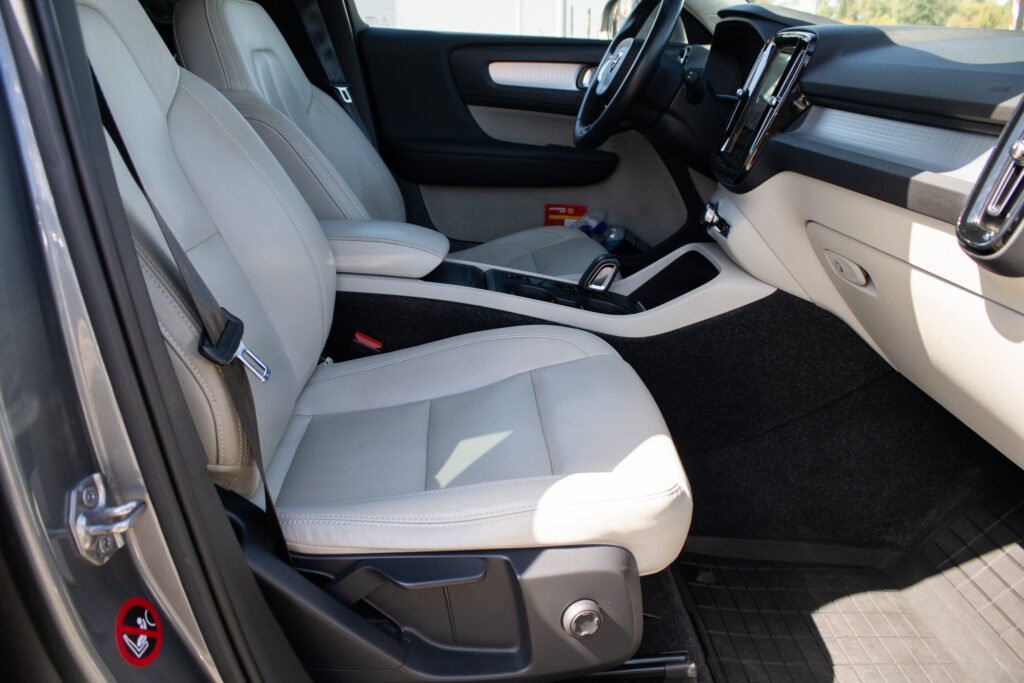 Volvo XC40 D4 Momentum (2018) - 17