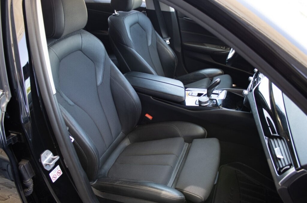 BMW 520d xDrive Touring z roku 2018 - 17