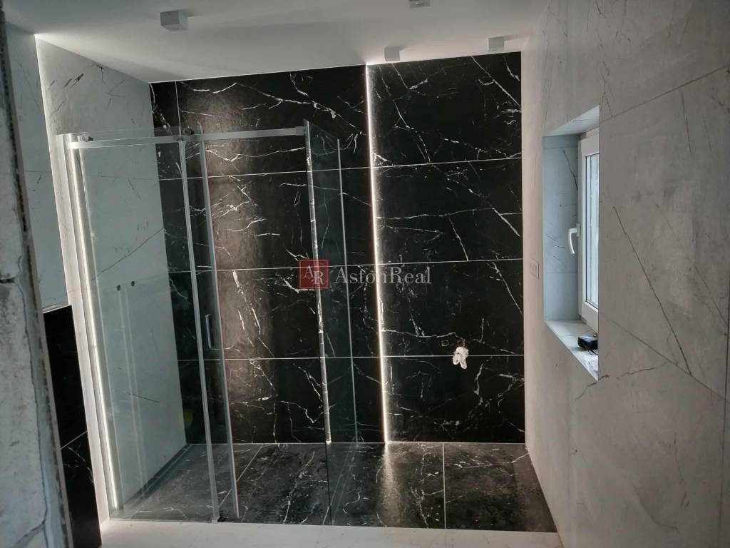 Predaj:Prerobený 5-izbový RODINNÝ DOM, pozemok 547 m2, Marti - 17