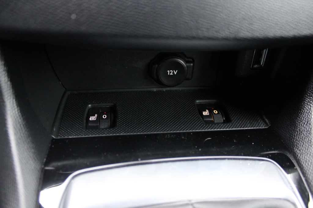 Peugeot 308 1,2 i PURETECH 96 kW STYLE - 17