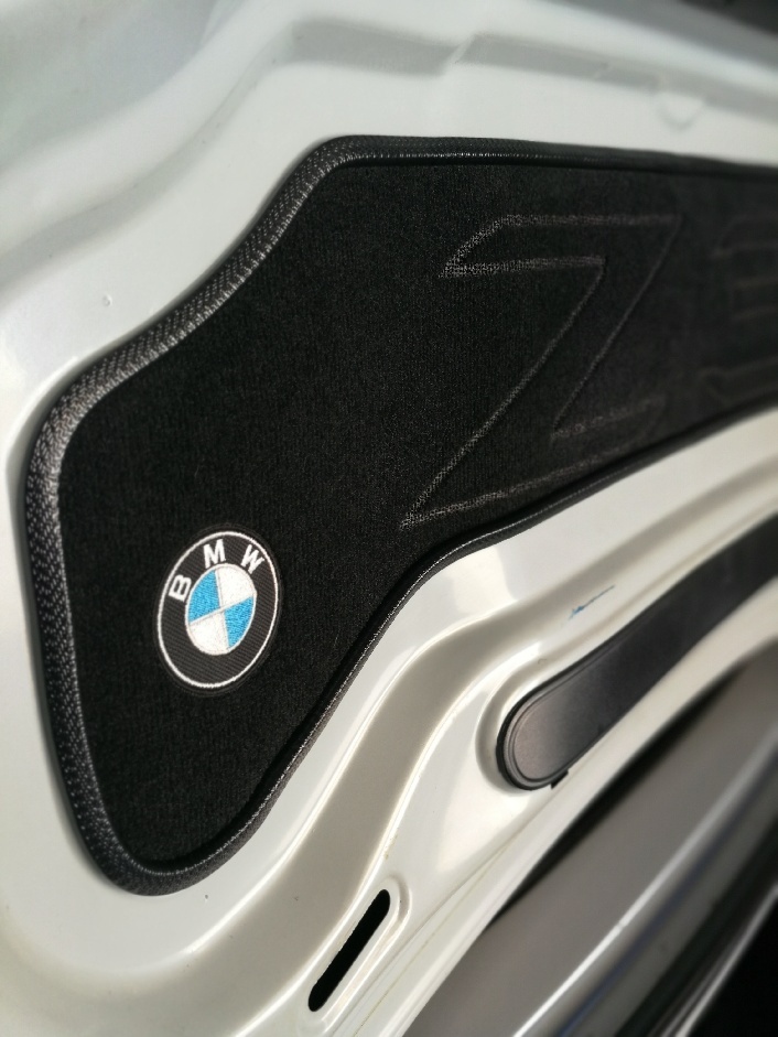 Predám tapacir zadnej kapoty na BMW Z3 - 17