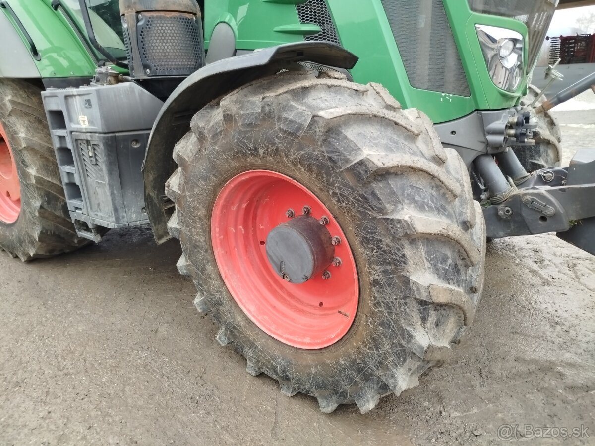 traktor FENDT 824 VARIO - 17